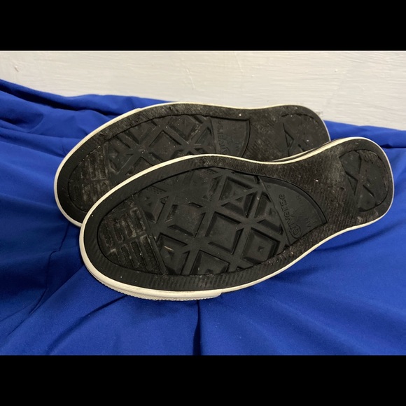 Converse - Picture 2 of 2